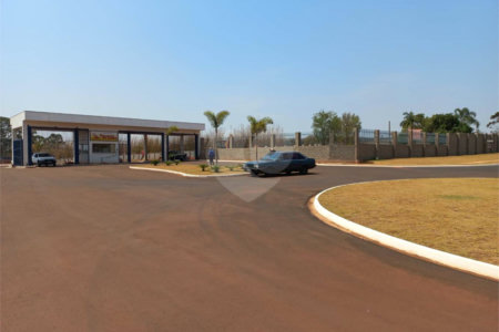 Terreno para venda, dispondo de 251,00 m² .
