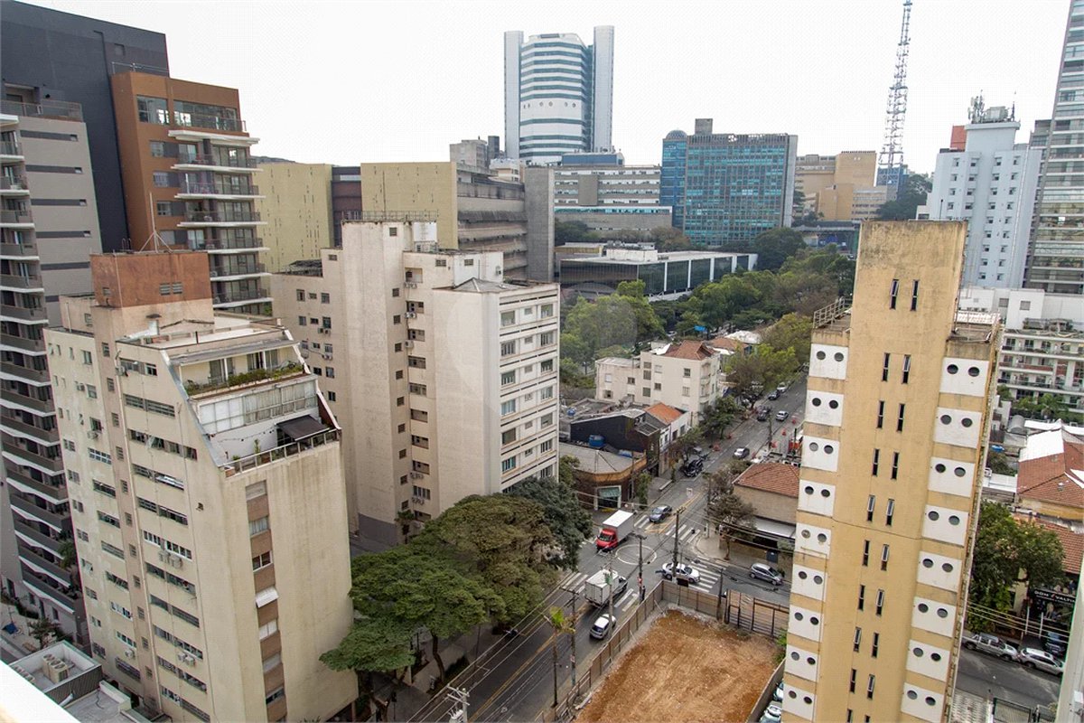 Apartamento 100M2 com 3 dormitórios sendo 1 suíte no melhor do Jardins