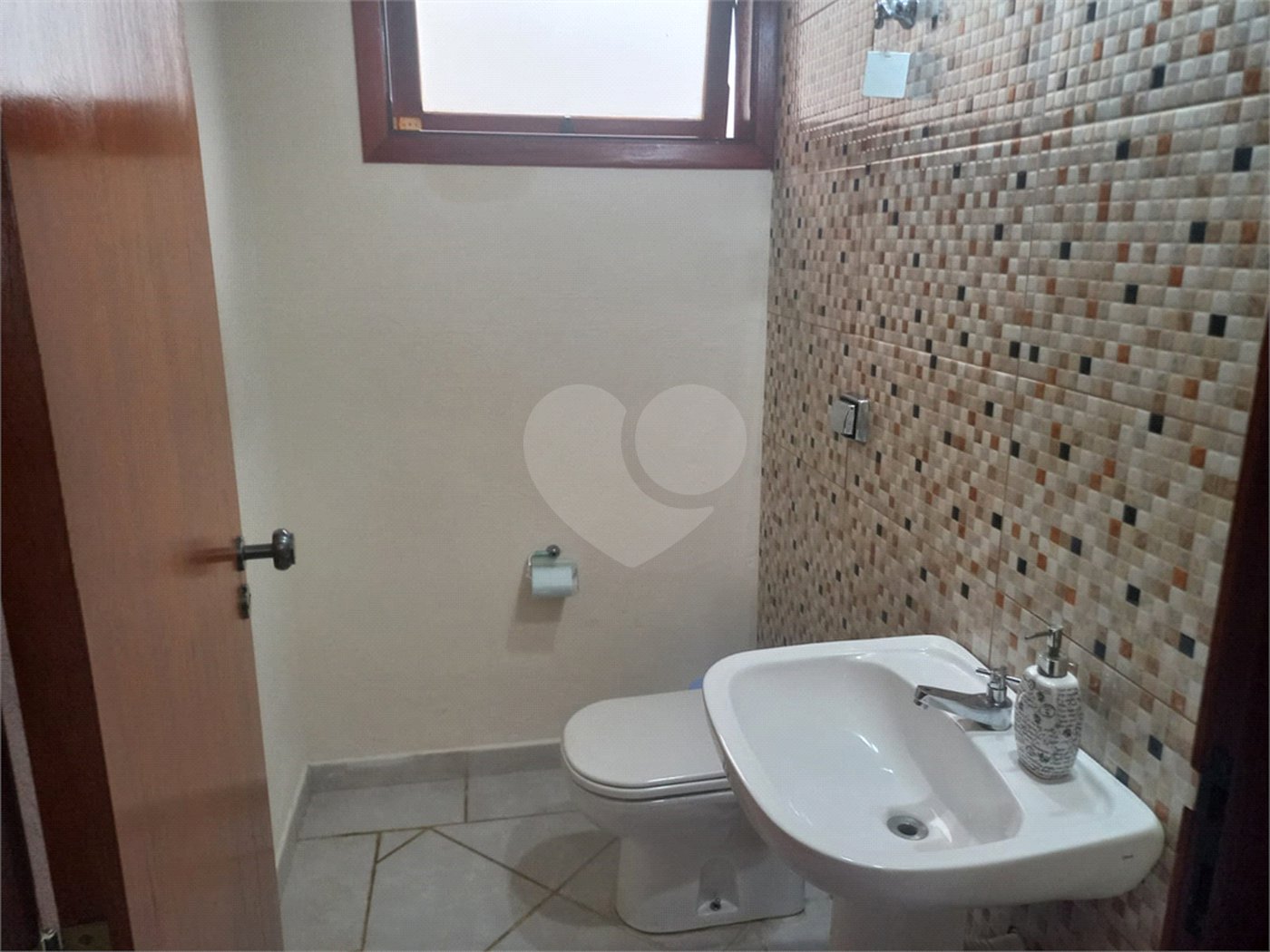 Casa à venda com 4 quartos, sendo 2 suítes,  em Villaggio Capríccio, Louveira, SP