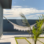 Indaiatuba - Quintas da Terracota - 1252 m² de terreno - casa térrea com 514 m² de área construída -3 vagas de garagem cobertas e 3 descobertas Lavabo - Sala de estar e jantar amplas e integradas - Escritório privativo - Cozinha toda equipada com geladeira, forno, micro-ondas, lava-louças,