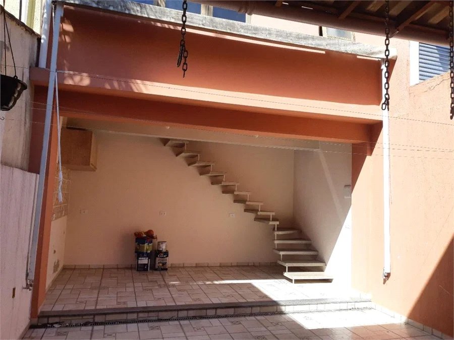 Sobrado à venda com 3 quartos, sendo 1 suíte, no Condomínio Jardim Olympia próximo ao Shopping Raposo