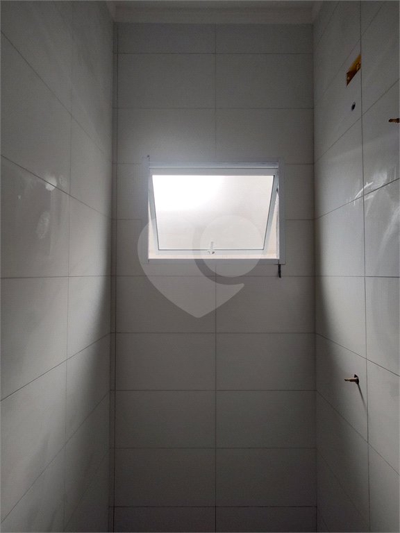 Casa térrea em Atibaia com 3 suítes, sala 2 ambientes, 2 vagas garagem, excelente localização, pronta para morar