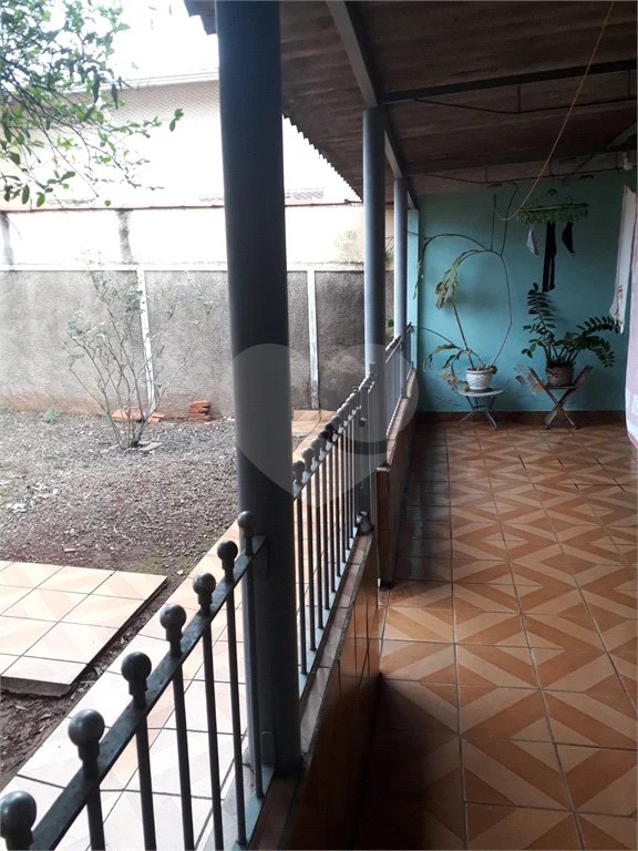 Casa térrea com amplo terreno