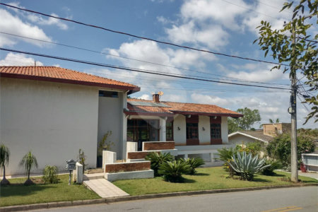 Casa à venda com 7 quartos, sendo 4 suítes, no condomínio Estância Marambaia, Vinhedo - SP