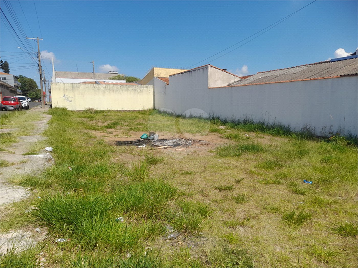 Terreno plano com boa localização no Cruzeiro do Sul .
