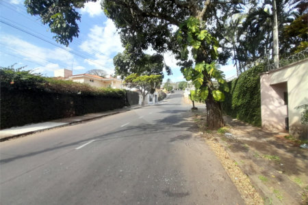Casa de Alto Padrão à Venda e Locação no Parque Santa Mônica - São Carlos