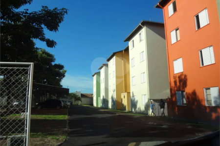Apartamento no Condomínio Residencial Ipê I .