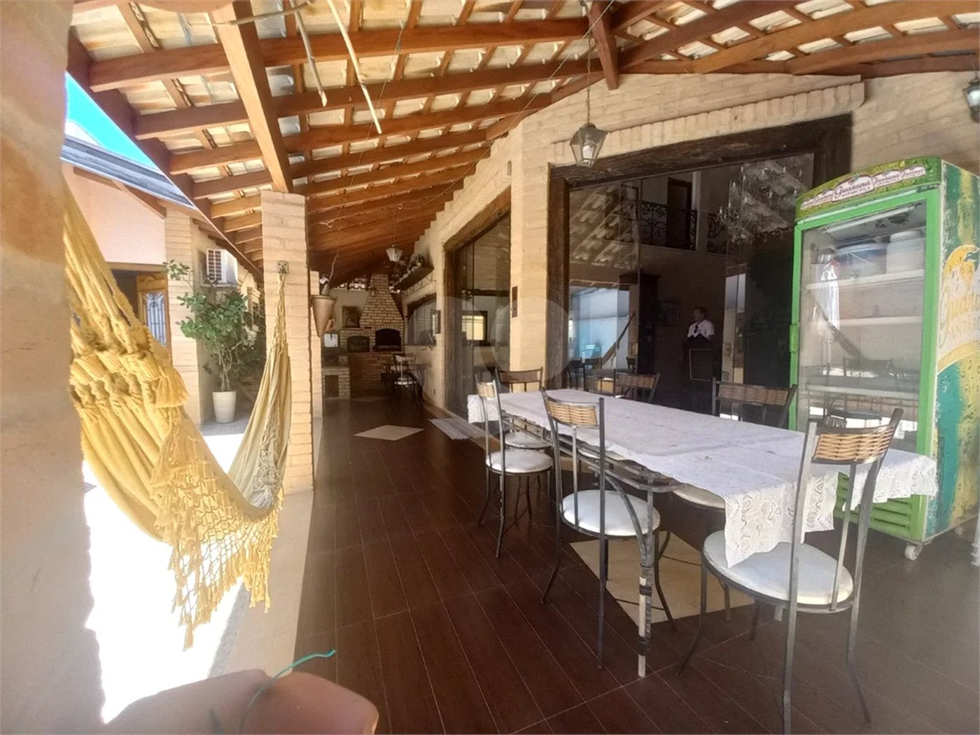 Linda casa com piscina localizada no melhor condomínio de Hortolândia - Green Park.