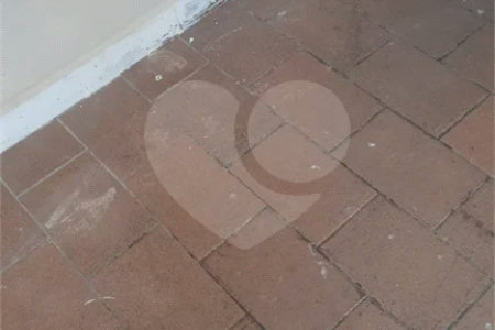Jardim Morada do Sol- casa de vila- frente- sem vaga de garagem,(garagem pra moto,) - 1 dormitório, wc, cozinha, lavanderia - R$ 1000,00- com iptu- aceita 03 caução, fiador, 08 titulo de capitalização, obs - água e energia compartilhada, Ótima localização, próxima ao distrito i