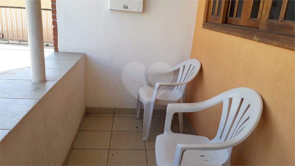 BELA CASA 274 M² C/ 3 QUARTOS 1 SALA 1 COZINHA 3 BANHEIROS 2 VAGAS Para Estacionamento coberta P/ VENDA NA V N Cachoeirinha