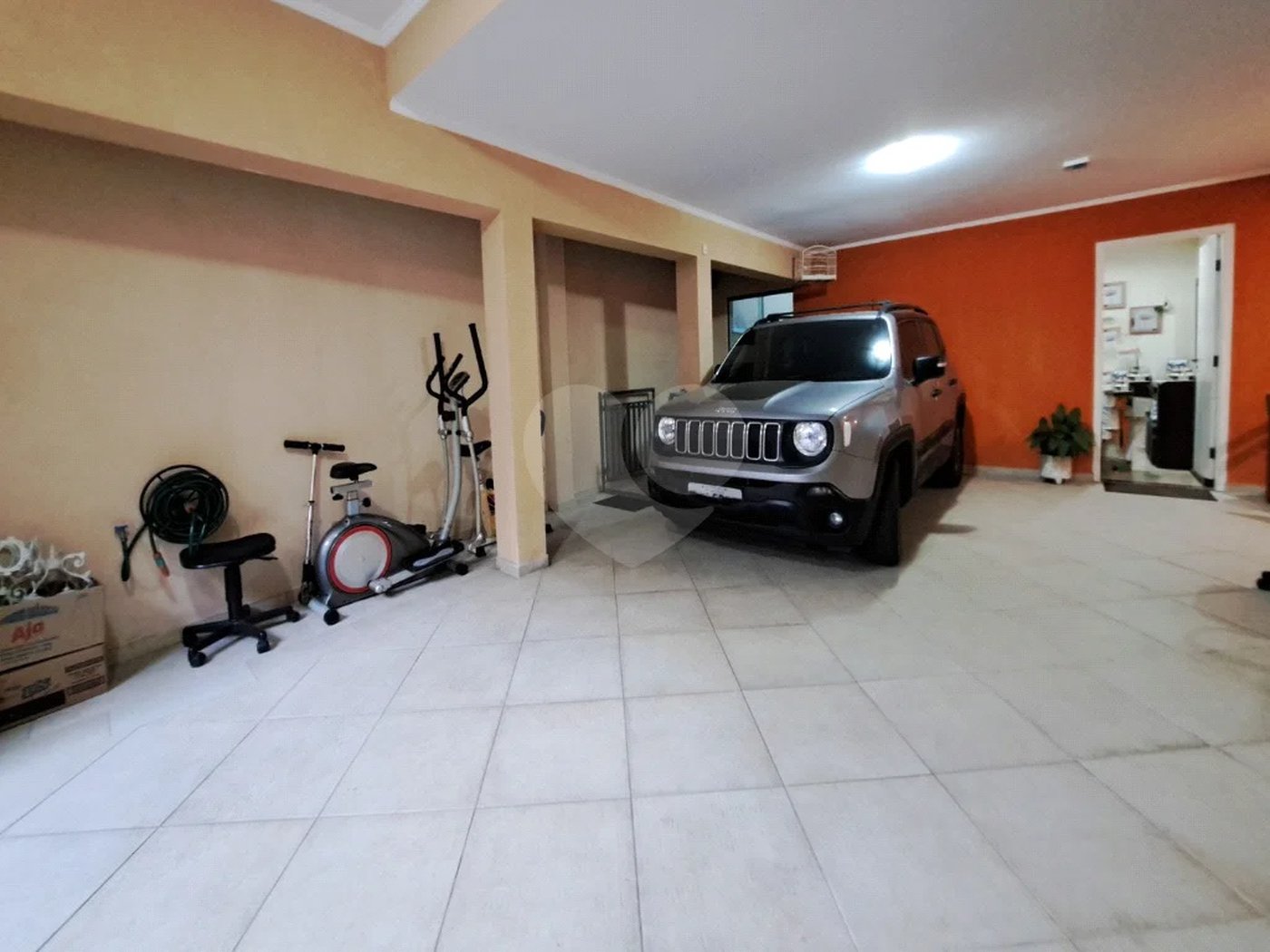 Sobrado com 425 m², 3 suítes e 4 vagas de garagem, à venda no bairro Santa Maria em São Caetano do Sul