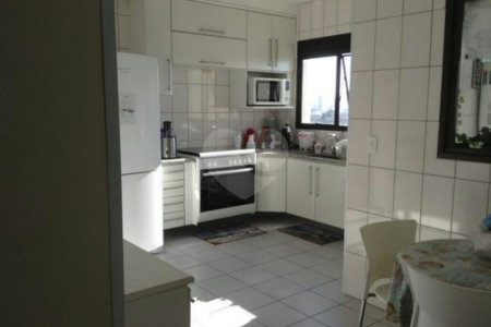 3 quartos, sendo, 2 suítes e 4 vagas de garagem