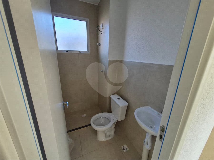 Indaiatuba - Sp - Vila Vic Florença - R$ 290.000,00 - Apartamento de 48m²,, no andar de cima, dois quartos, um banheiro, cozinha e sala, uma vaga de garagem. Condomínio fechado. Apartamento está do jeito que foi entregue . Area de lazer no condominio - Área do condomínio: Churrasqueira