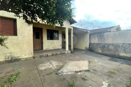 Terreno com benfeitoria na Vila Costa do Sol