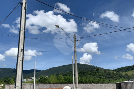 Casa 3 dormitórios - Condomínio MARF 3 - Bom Jesus dos Perdões
