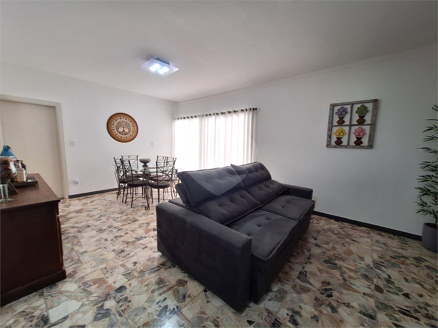 Casa à venda com 2 dormitórios á venda.