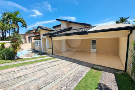 Casa à venda no Condomínio Estância Marambaia, Vinhedo | 3 suítes, piscina e terreno de 810 m²