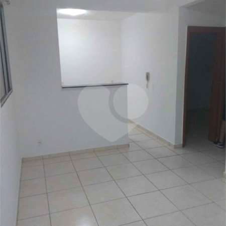 Apartamento no Condomínio Monte Logan.