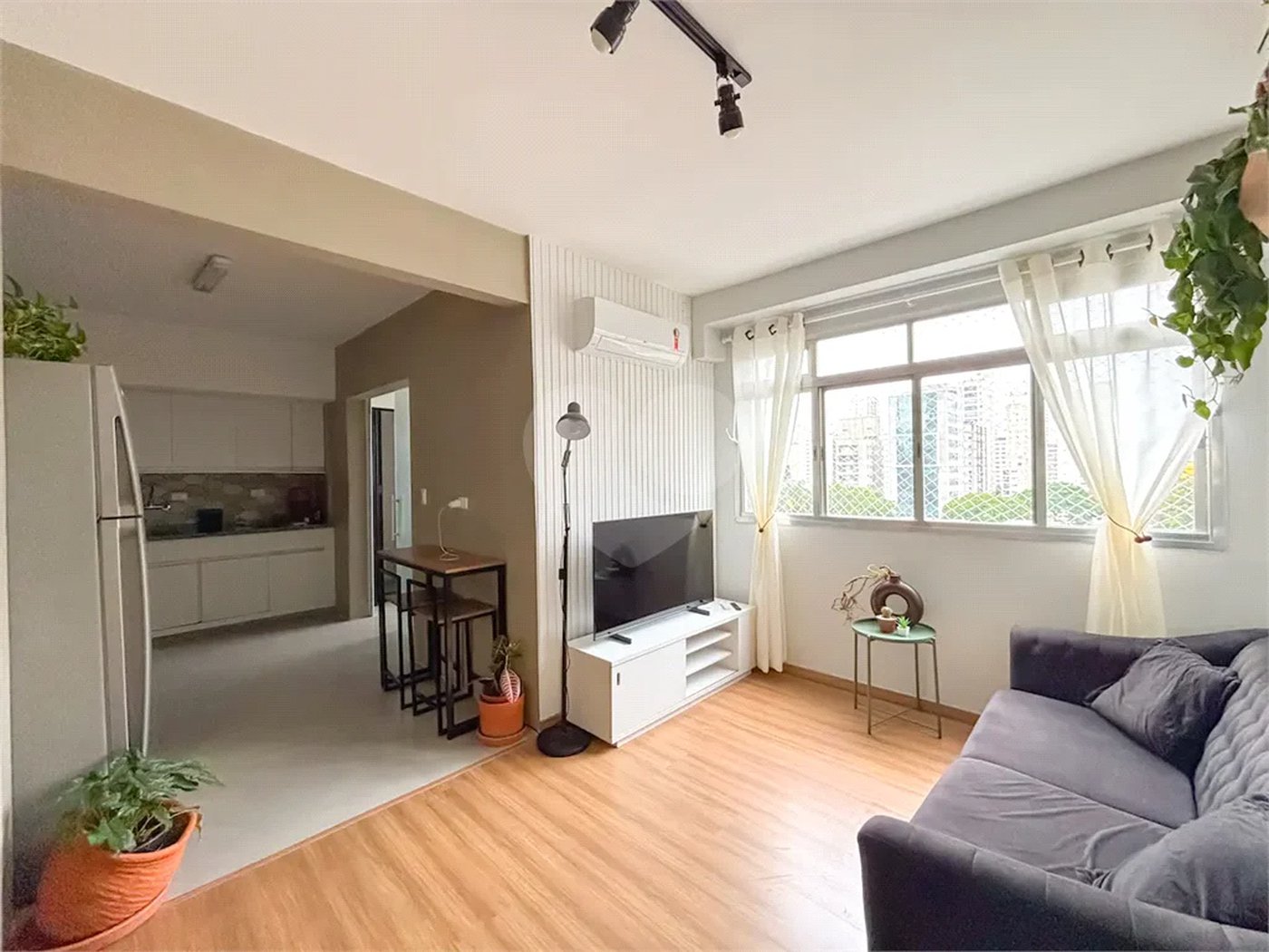 Apartamento de 80m² a venda e locação em Moema - 02 dorm, 02 Banheiros 01 Vaga