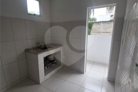 SOBRADO TIPO APARTAMENTO COM 1 QUARTO PARA LOCAÇÃO 42m² - SANTISSIMO