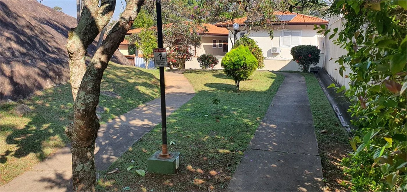 Casa à venda com 4 quartos, sendo 2 suítes, no condomínio Vila Panamericana, São Paulo - SP