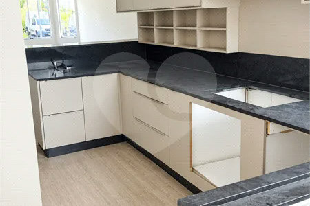 Casa em Condômino com 3 suítes para Locação