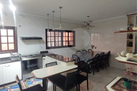 Casa com 300m² , 4 dormitórios , sendo 2 suítes , 5 vagas , à venda no bairro Curuçá , em Santo André.