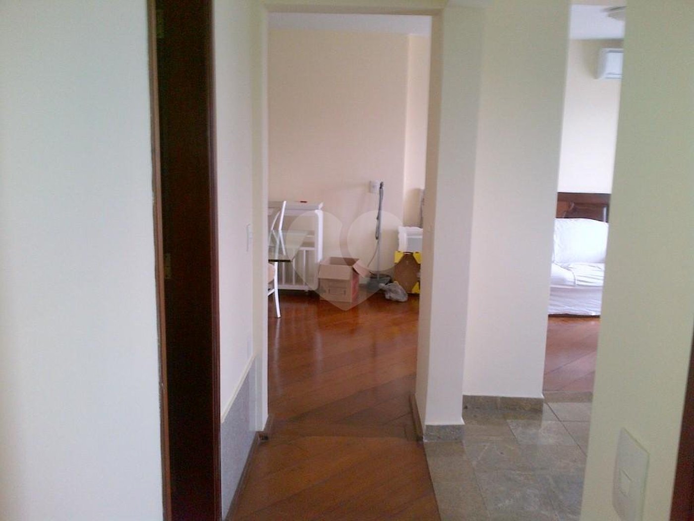 Moema - Apartamento 2 dormitórios c/suíte e Ar condicionado mobiliado !!!