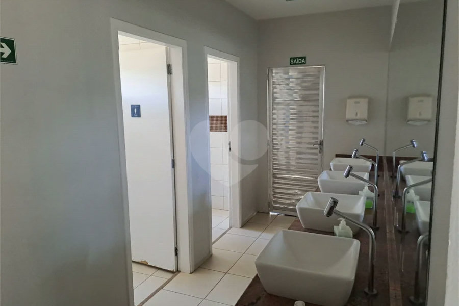 Linda Casa 3 dormitórios com piscina - R$ 950.000,00