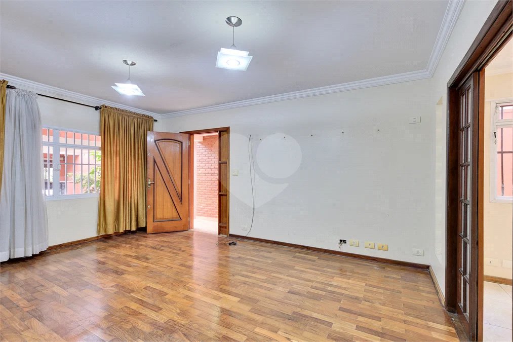 Sobrado à venda com 4 quartos, sendo 1 suíte,  em Interlagos, São Paulo, SP
