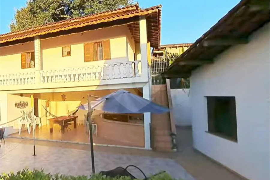 Belíssima casa com 04 dormitórios em Itanhaém
