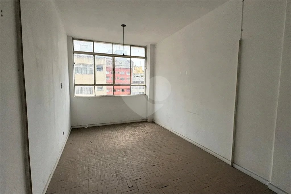 Kitnet Compacta na Liberdade – 33m² | Portaria 24h | Aceita Pets