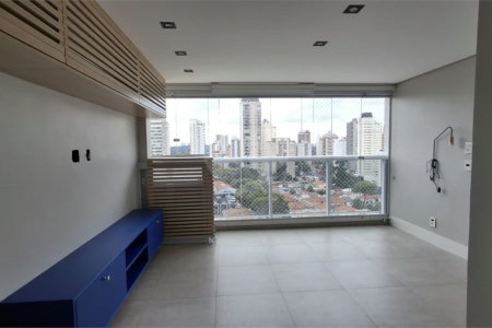 Apartamento com 2 vagas no Campo Belo