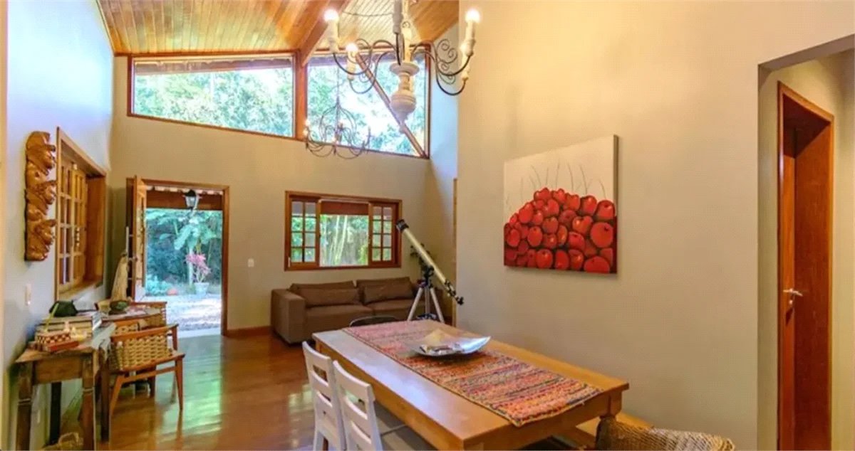 Casa à venda com 4 quartos, sendo 2 suítes,  em Granja Viana, Cotia, SP