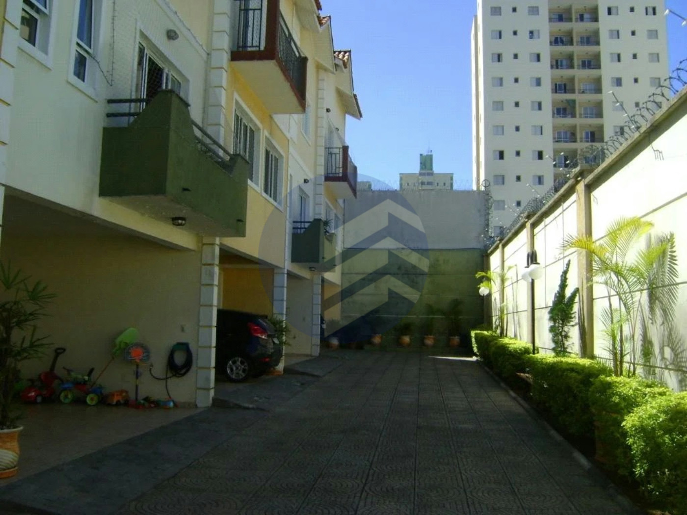 Casa à venda com 3 quartos, sendo 1 suíte, no condomínio Res Green Ville, São Paulo - SP