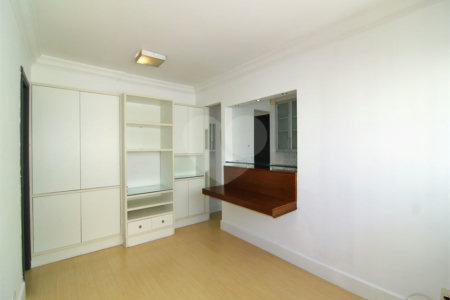 Apartamento à Venda em Moema com 1 Dormitório e 1 Vaga de Garagem