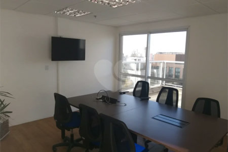 Conjunto comercial duplex à venda na Aclimação. Andar inteiro, puro charme!