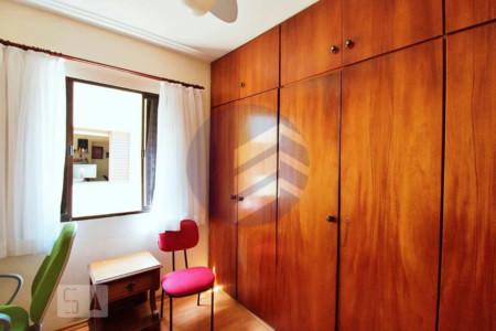 Casa para alugar com 3 quartos, sendo 1 suíte, em Jardim Monte Kemel, São Paulo - SP