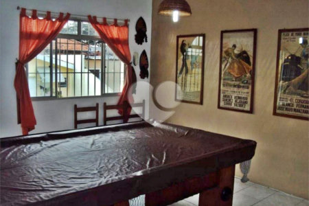 Sobrado a venda com 160 m², 4 quartos e 2 vagas