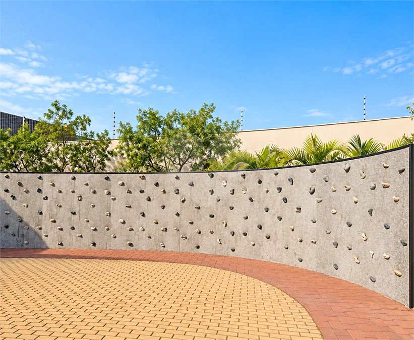 Apartamento de 106 m² no Auge Home Resort, porteira fechada, com 3 dormitórios, 1 suíte, varanda gourmet, 2 vagas, depósito e lazer completo.