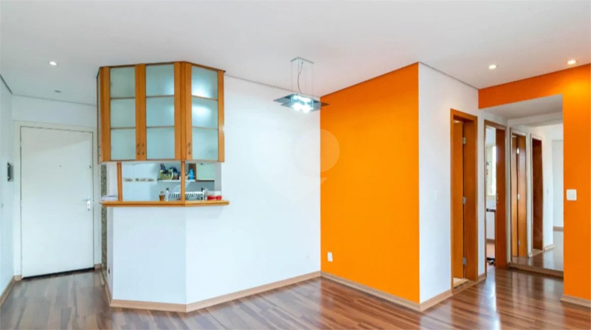 Apartamento à venda no Mandaqui com 3 dormitórios, sendo 1 suíte, sala ampla e bem distribuída, cozinha, 2 banheiros e área de serviço. O imóvel conta ainda com 1 vaga de garagem.