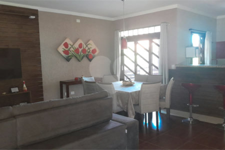 Chácara à venda com 3 quartos, sendo 2 suítes,  em Monterrey, Louveira, SP