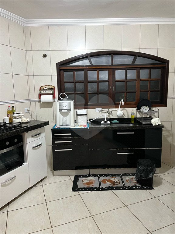 Sobrado à Venda na Cidade Líder com Quintal, Jardim e Excelente Localização