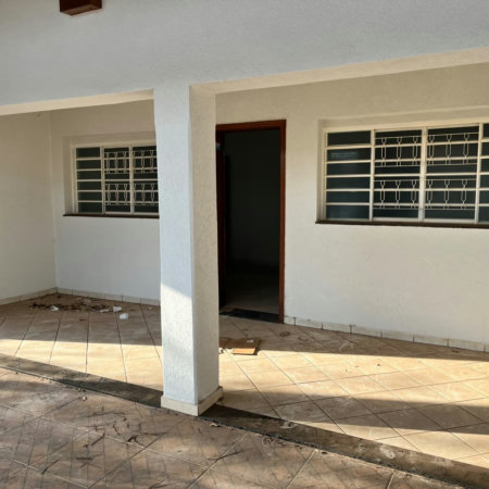Casa para alugar com 4 quartos, sendo 2 suítes, no Centro, Três Lagoas, MS