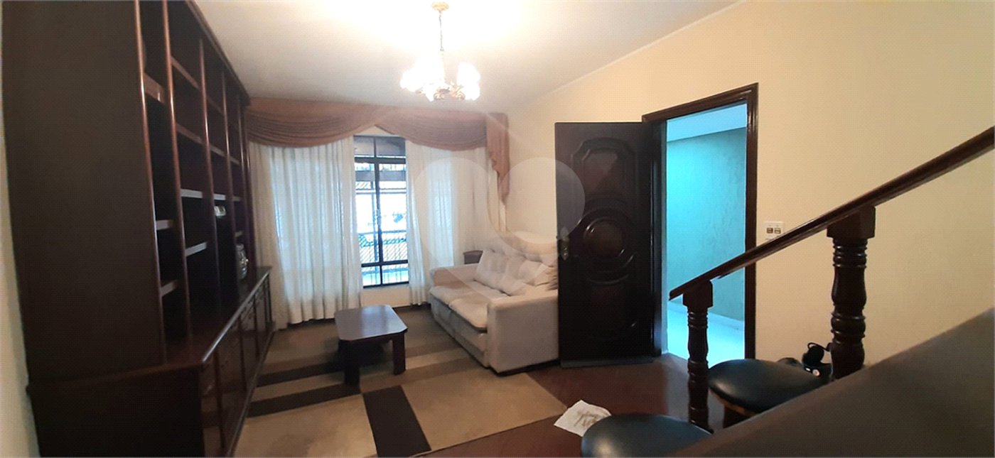Sobrado amplo com 3 quartos, suíte e quintal para venda no Tremembé !!!