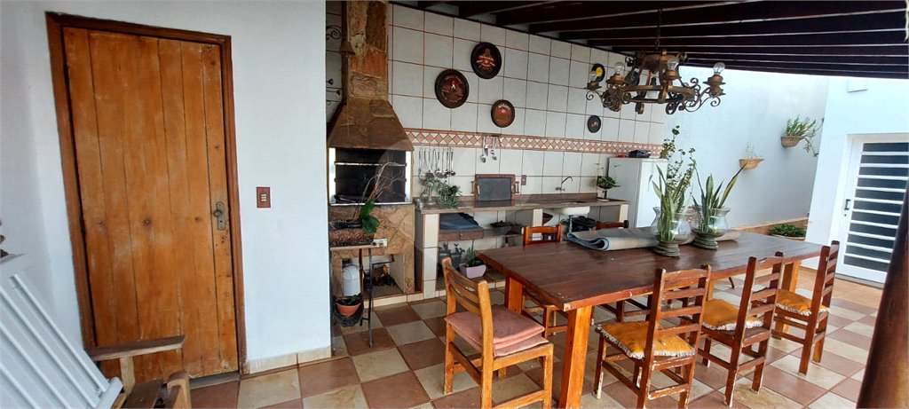 Casa à venda com 5 quartos, sendo 1 suíte, em Jardim Santa Paula, São Carlos, SP
