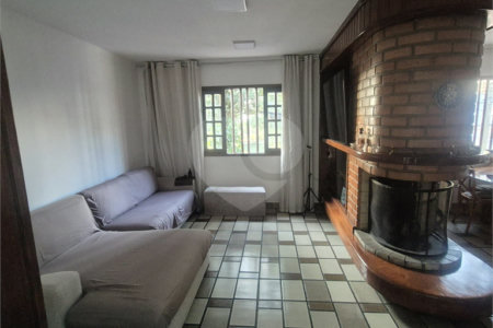 Casa á venda - Alameda dos Ubiatans