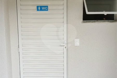 Apartamento no Condomínio Parque dos Manacás.
