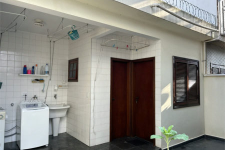 Sobrado à venda com 197m², 3 quartos, sendo 1 suíte, piscina próximo ao metrô Vila Sônia