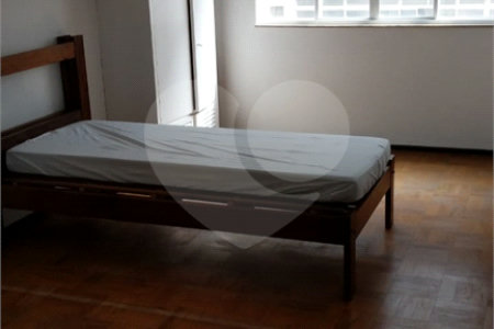 Apartamento à venda no bairro Bela Vista.